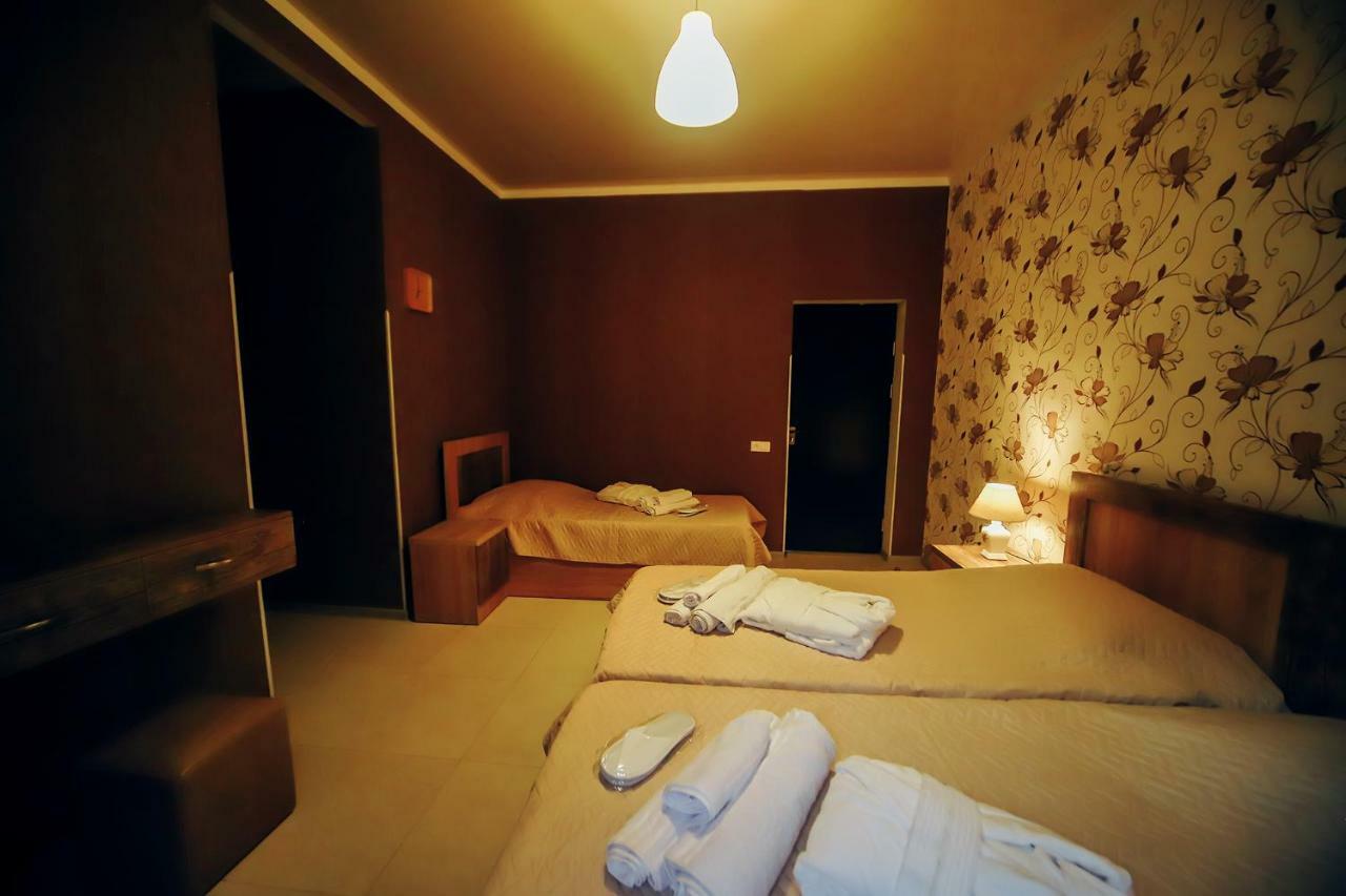 Guest House Royal Comfort With Terrace คูทายสิ ภายนอก รูปภาพ